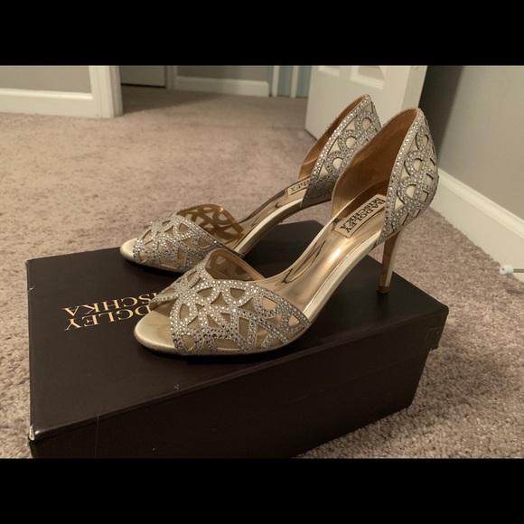 Badgley Mischka Harris Pump in Ivory- wedding shoes - Picture 4 of 6